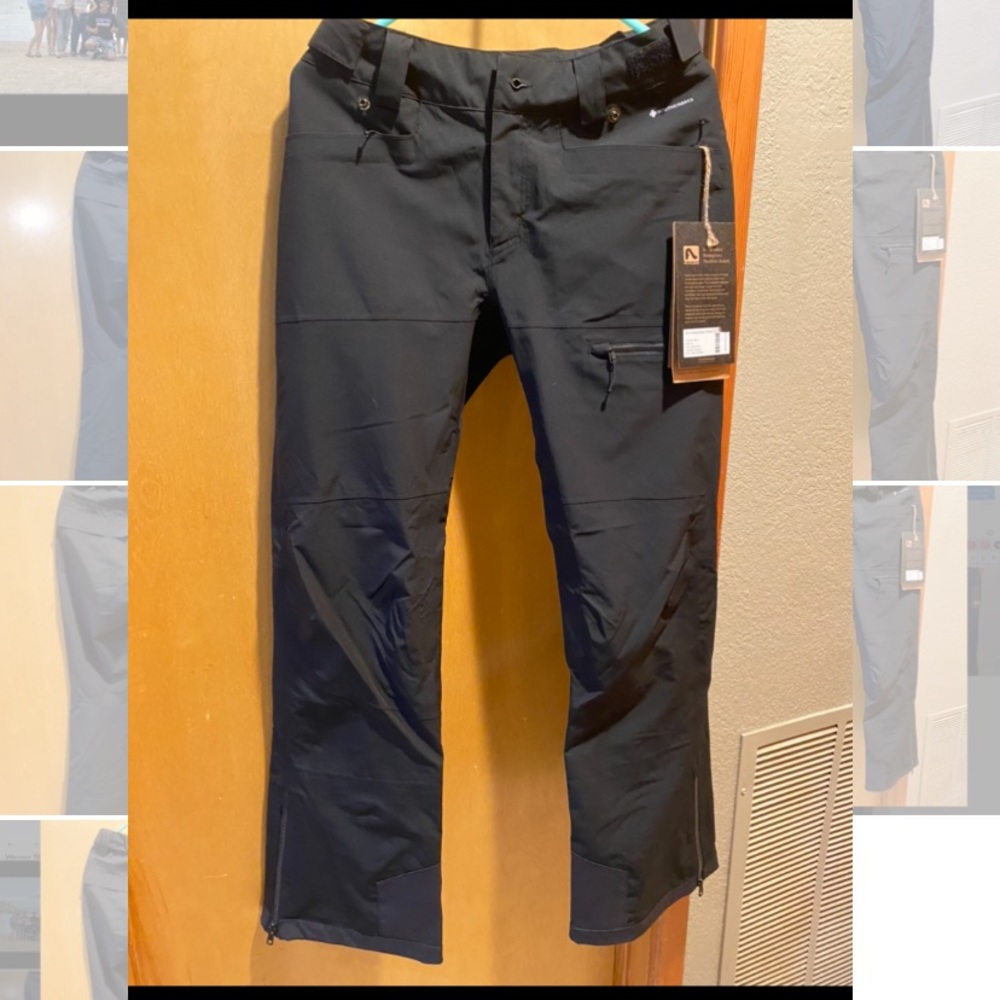 Size medium flylow daisy shell ski pant. Never been used tag is still on.